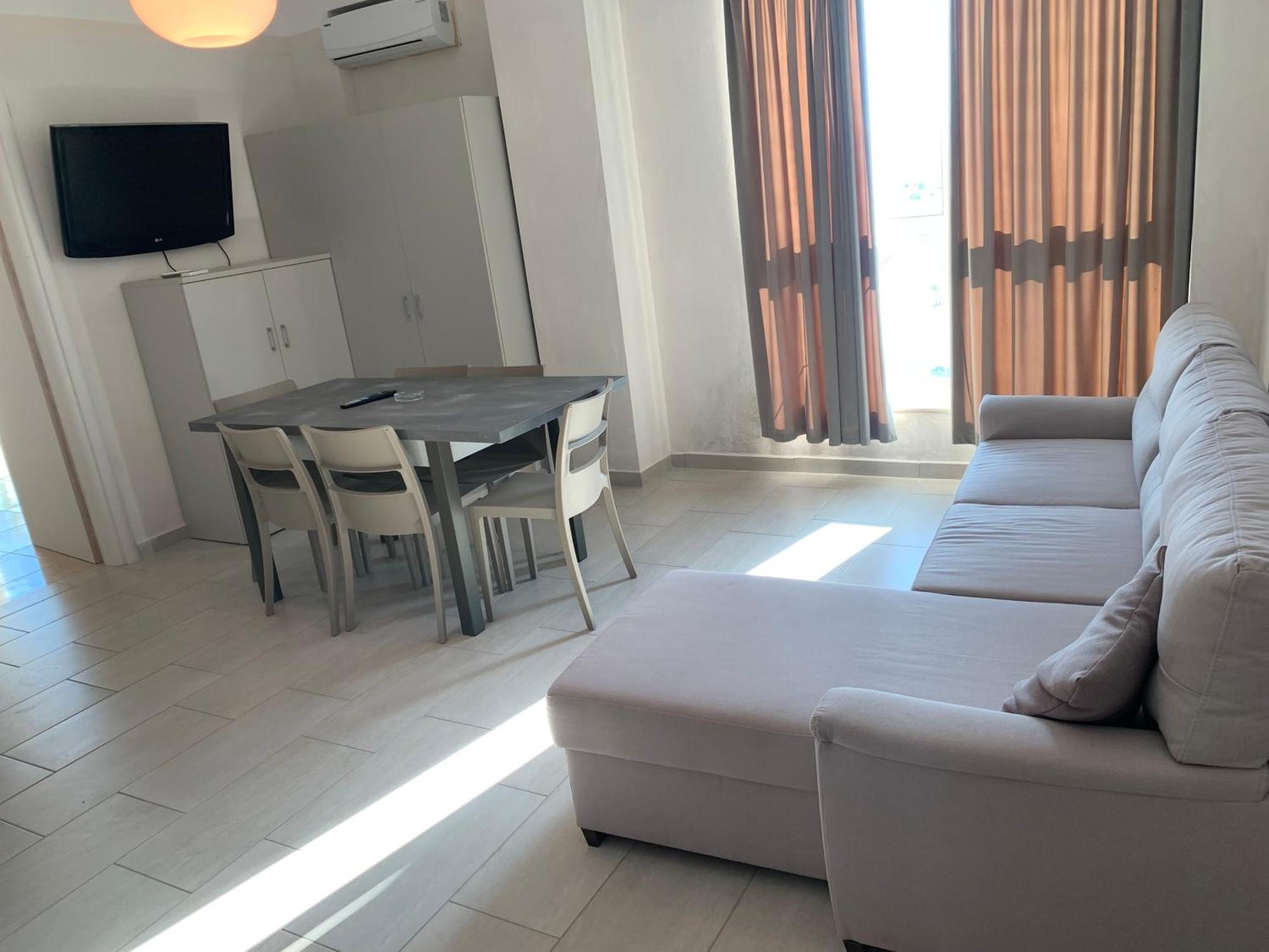 Guest - Sea Breeze Apartments Sarandë Eksteriør billede