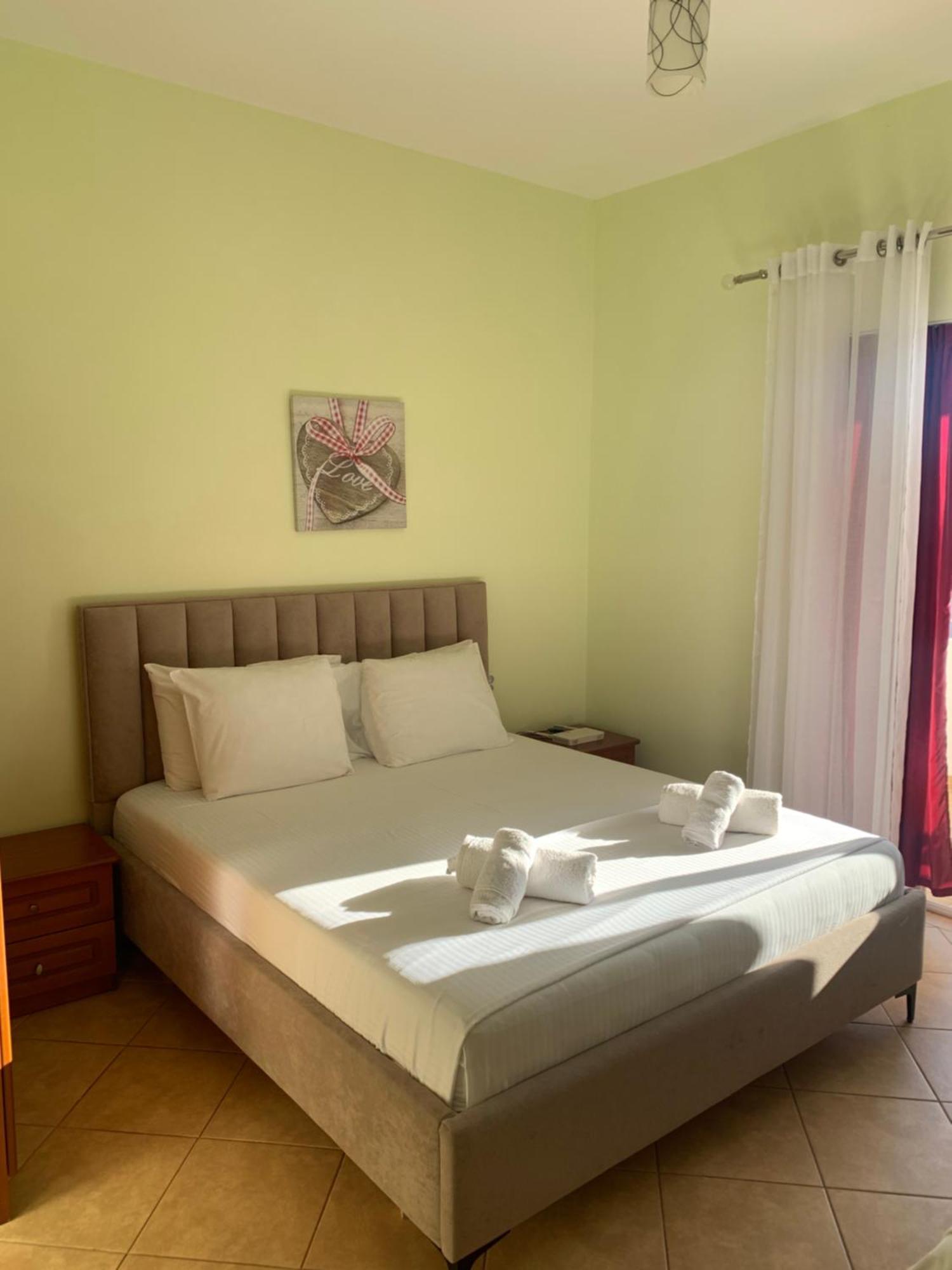 Guest - Sea Breeze Apartments Sarandë Eksteriør billede